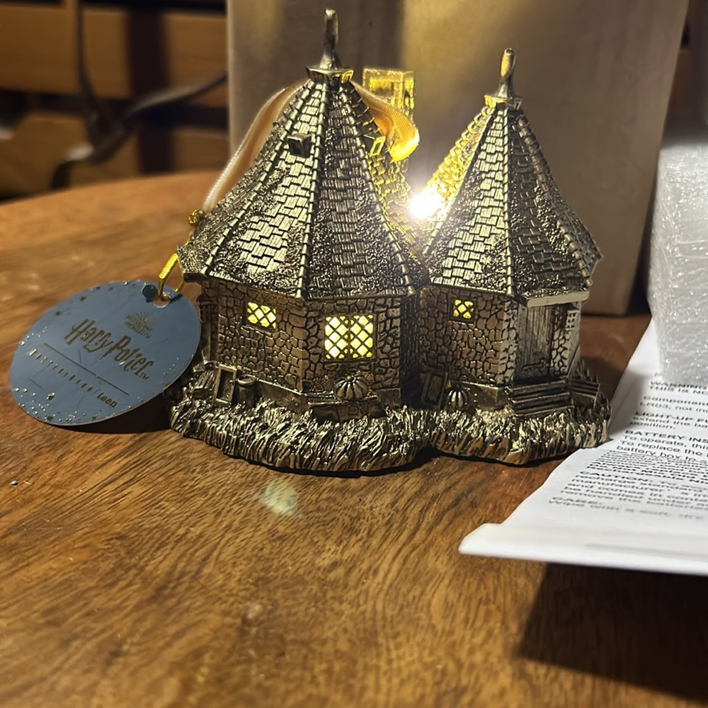 Pottery Barn Teen Harry Potter Hagrid’s light up Hut ornament BNIB SO NEAT!